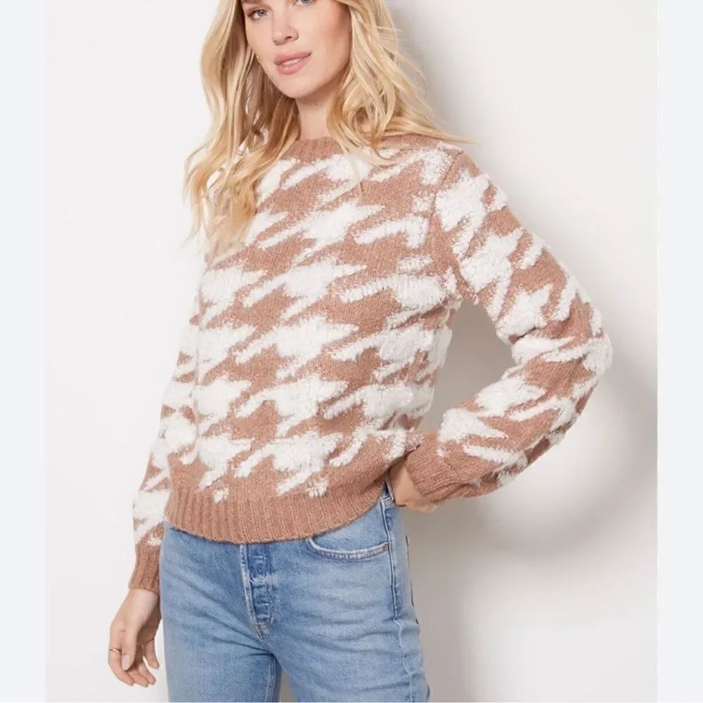 Line & Dot Houndstooth Pullover
Sweater(Size Medium)